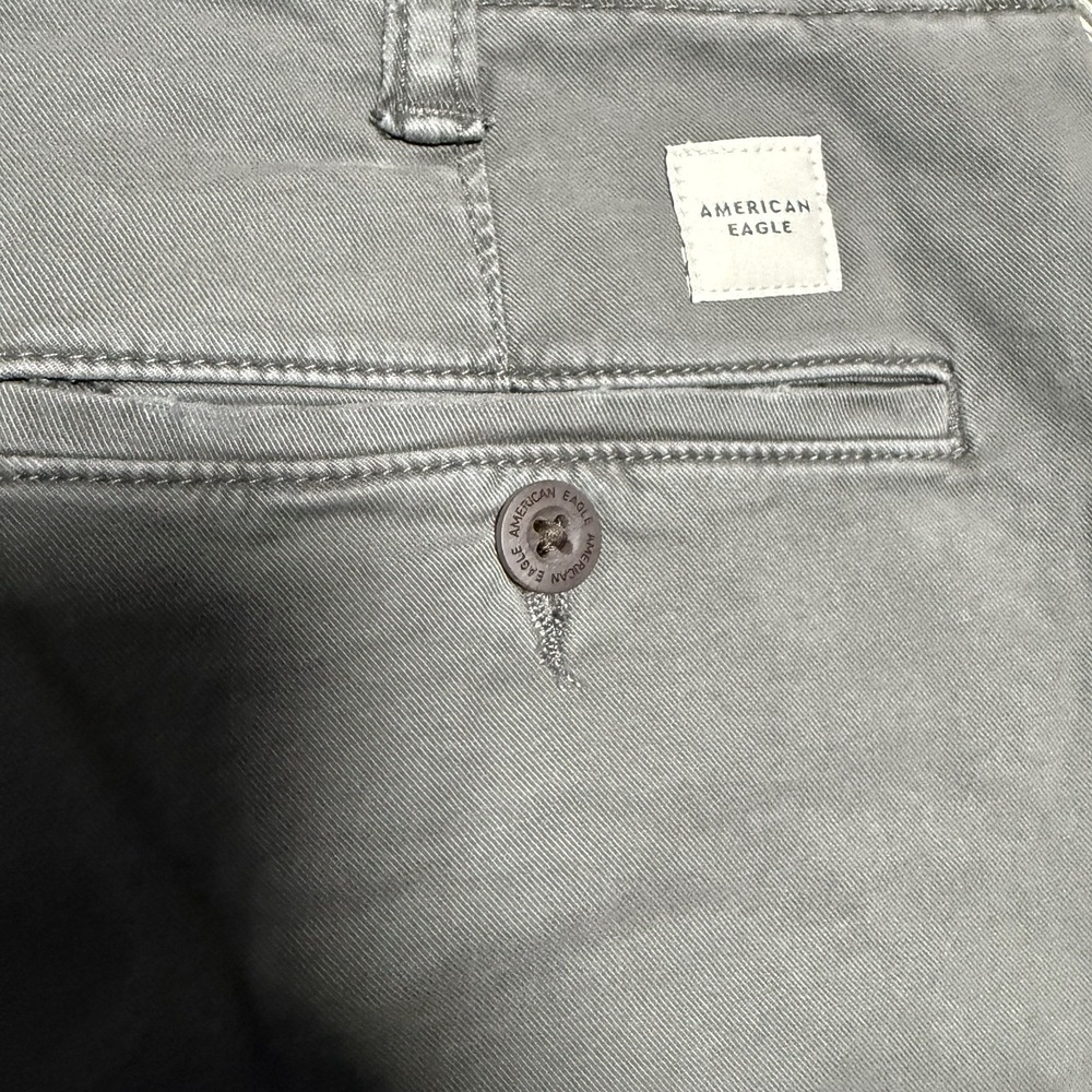 American Eagle Original Straight Lived-In Flex Khaki Pants 30x34 Grey NWT - Picture 4 of 4
